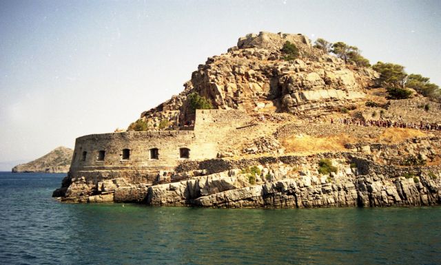 Τα 587 μνημεία που διεκδικεί το Υπερταμείο
