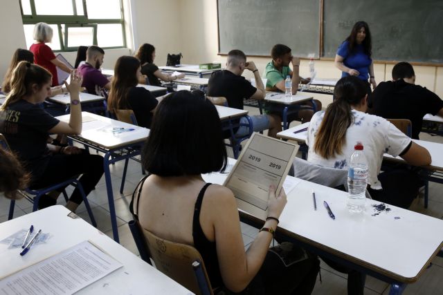 Πανελλαδικές 2021 : Βάση-κόφτης για 25.000 υποψηφίους