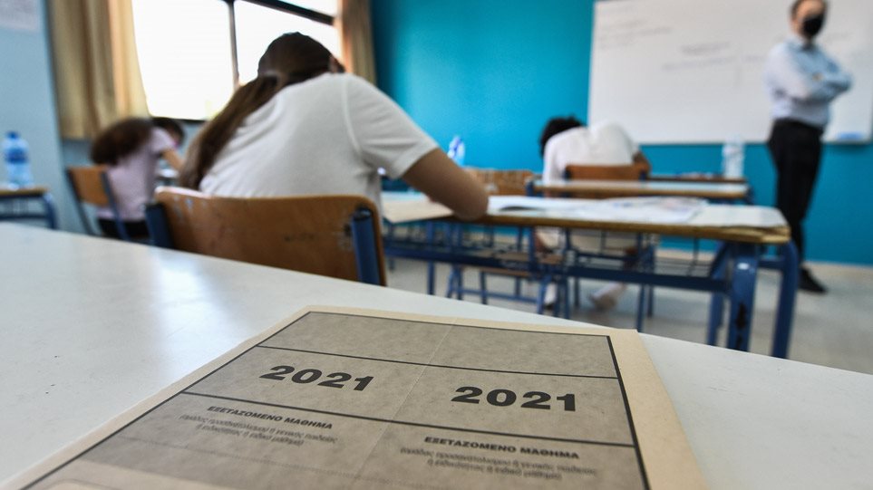 Πόσο μειώνονται οι εισακτέοι στα Πανεπιστήμια από τις φετινές πανελλαδικές