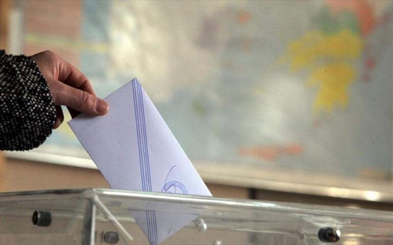 Εκλογές: Οι σκέψεις της κυβέρνησης για το χρόνο που θα στηθούν κάλπες