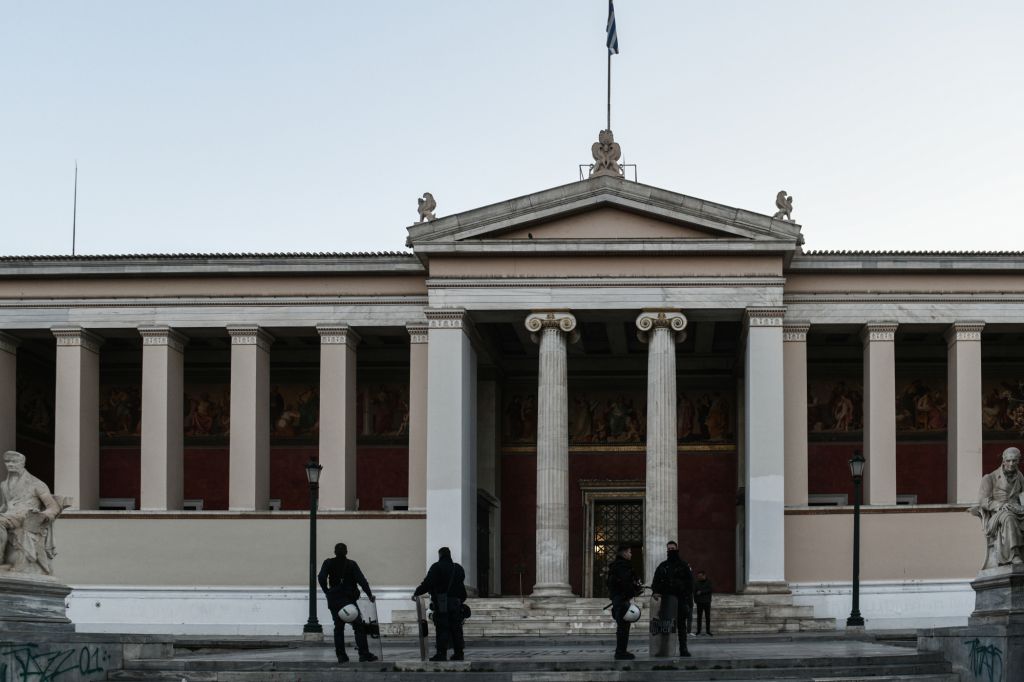Κατάληψη ΕΚΠΑ: Εκκενώθηκε η πρυτανεία μετά από επέμβαση της Αστυνομίας