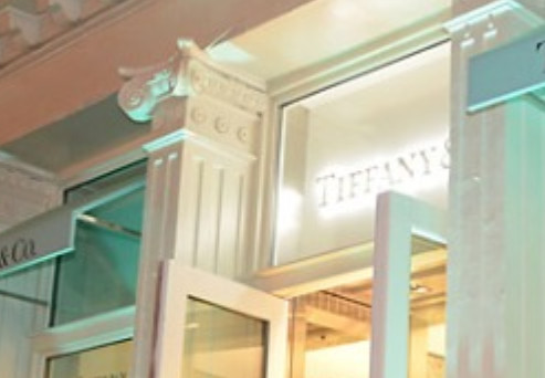 Bernard Arnault: Διέταξε ανακαίνιση για το κατάστημα Tiffany’s Fifth Avenue όταν χάθηκε μέσα σε αυτό