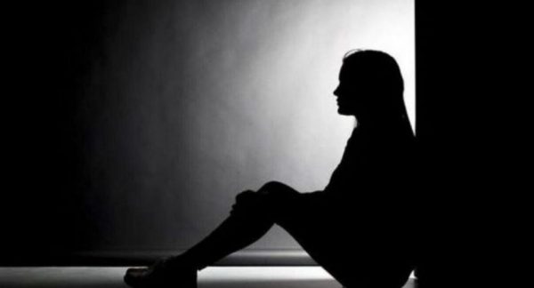 Χαλκίδα: Ανήλικη κατήγγειλε τη μητέρα και τον σύντροφό της για γενετήσιες πράξεις μπροστά της