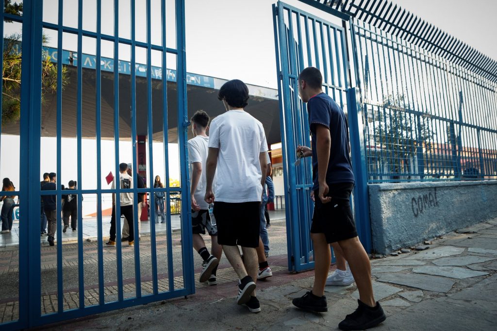 Δεύτερη μέρα Πανελλαδικών στα ΕΠΑΛ – Οι υποψήφιοι εξετάζονται στα Μαθηματικά