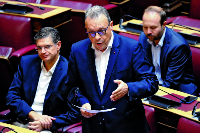 Κοινωνικά στελέχη στηρίζουν