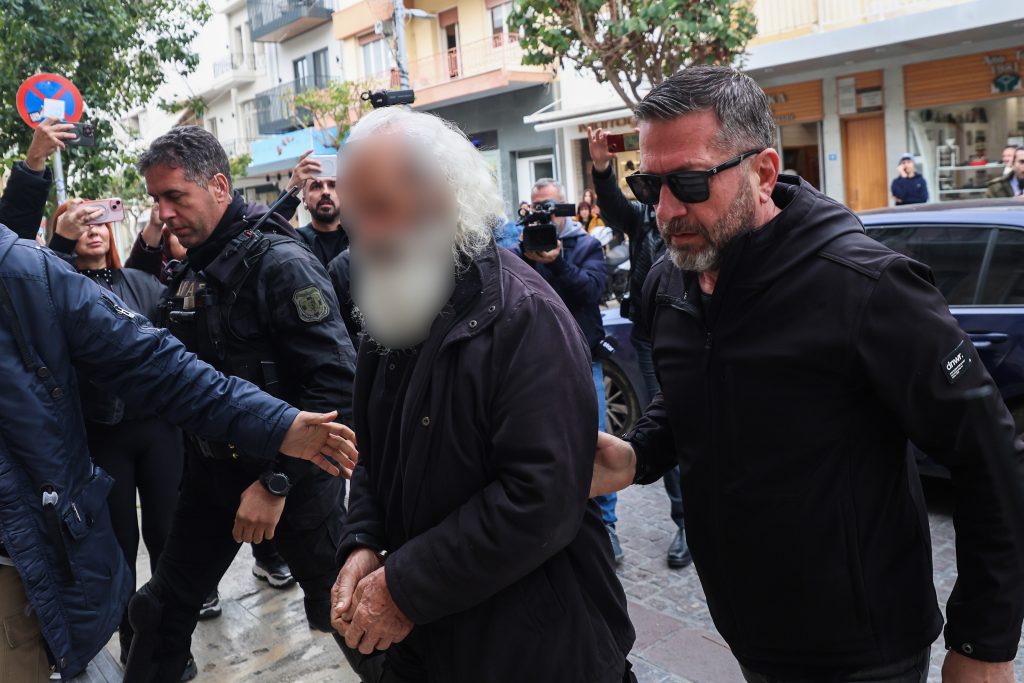 Πυροβολισμοί στις Μαλάδες: Κακουργηματικές διώξεις στο ζεύγος Ξυδάκη