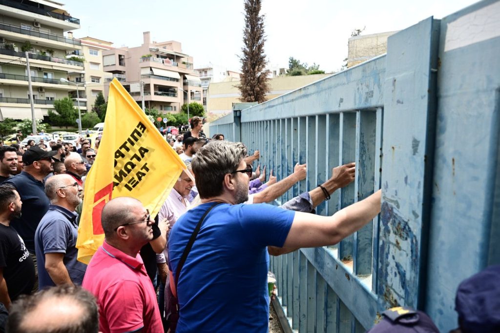 Ένταση στο ΥΠ. Μεταφορών – «Ναι» στον ΣΑΤΑ, κλειστή η πόρτα του Κυρανάκη για Λυμπερόπουλο