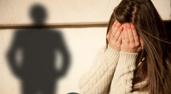 Πάτρα: Εφιάλτης για 15χρονη – Ο νονός της τη μαστίγωνε και την γρονθοκοπούσε