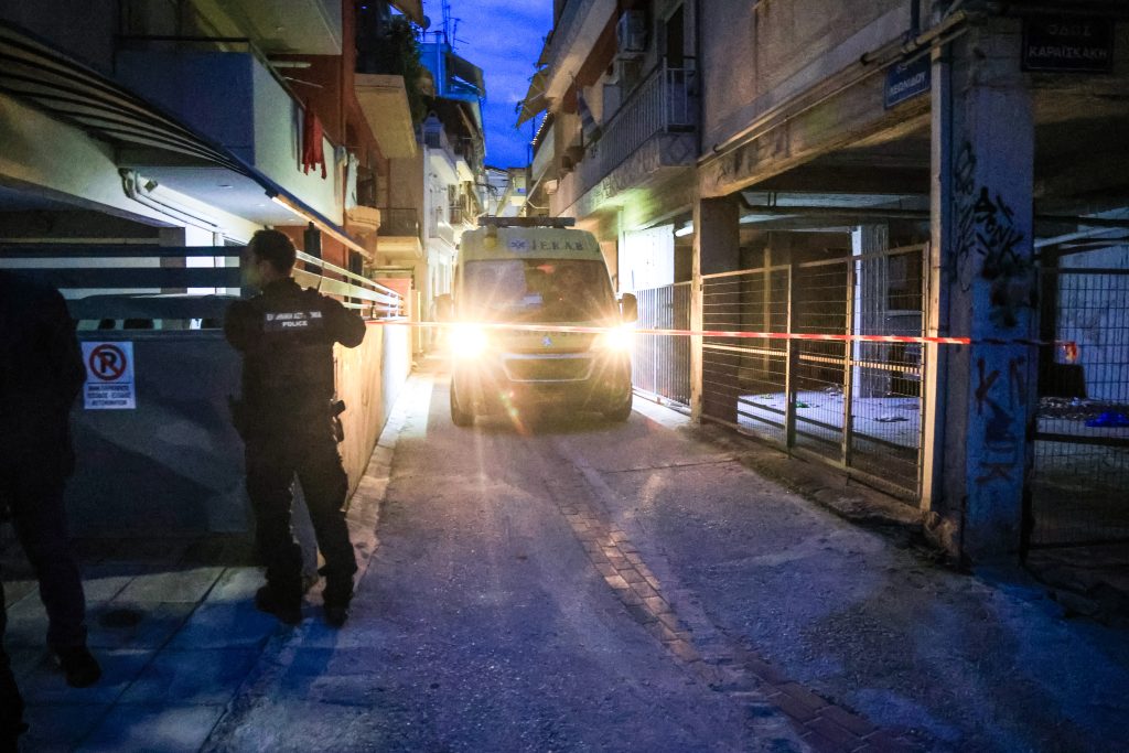 Έγκλημα στη Λάρισα: Τουλάχιστον τρεις φορές μαχαιρώθηκε η 52χρονη
