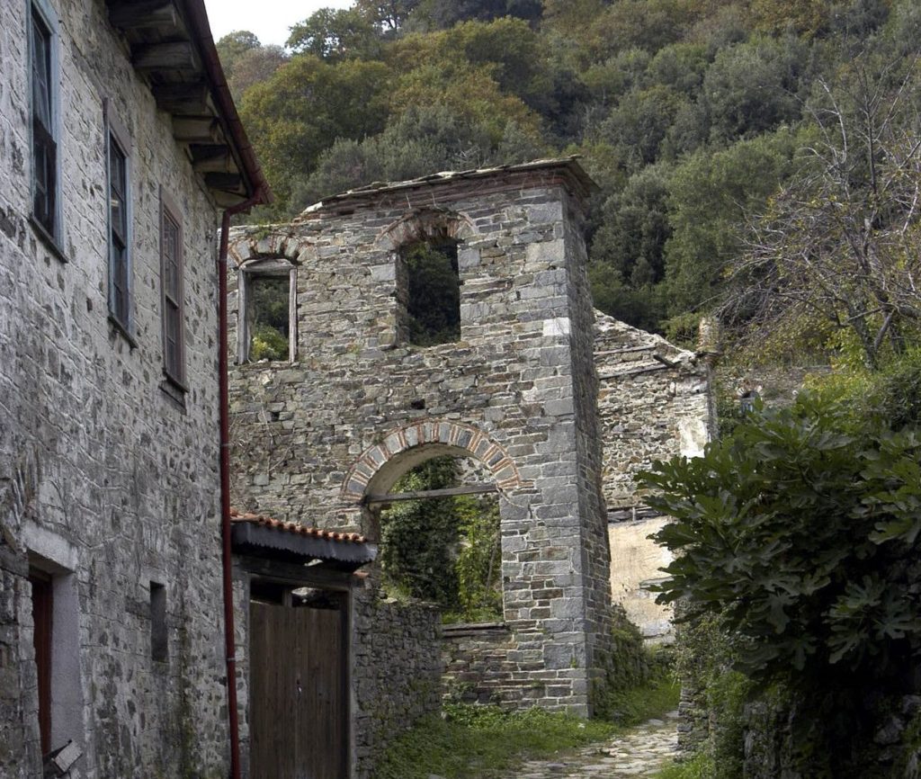 «Εκτός Αγίου Όρους τα κτίρια θα χαρακτηρίζονταν κίτρινα»