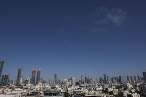Εκρήξεις ακούγονται σε Τελ Αβίβ και Ιερουσαλήμ – Σειρήνες ηχούν σε όλο το Ισραήλ