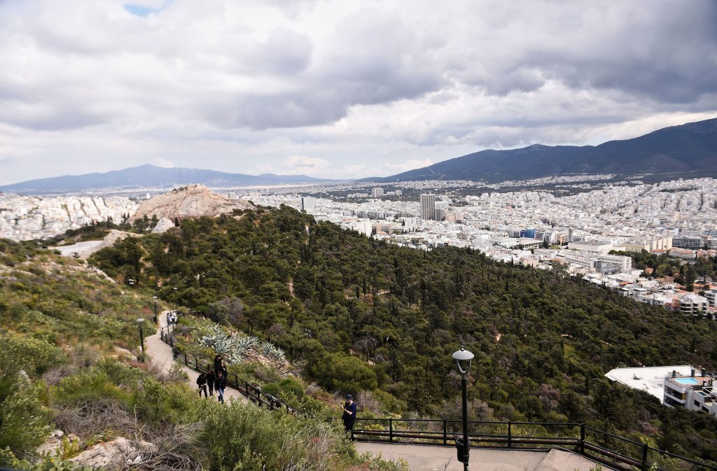 Σε 24ωρη επιφυλακή από αύριο ο δήμος Αθηναίων λόγω πρόβλεψης πολύ υψηλού κινδύνου πυρκαγιάς