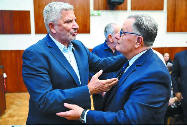 Στην ίδια τροχιά