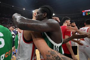 Το στιγμιότυπο των τελικών – Η αγκαλιά του Εβάν Φουρνιέ με τον Κέντρικ Ναν