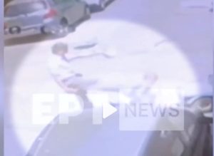 Άγρια επίθεση σε ηλικιωμένη από 37χρονο στα Εξάρχεια
